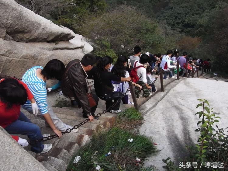 华山长空栈道一男子悬崖轻生,华山长空栈道男子跳崖被救