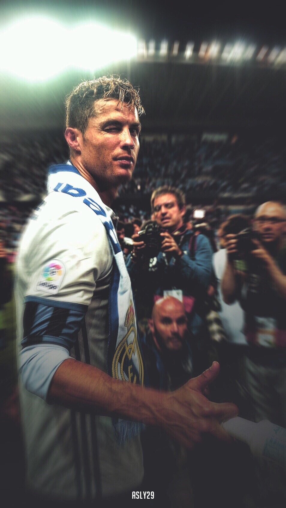 天下足球封神伯纳乌文案,天下足球催泪解说c罗完整版