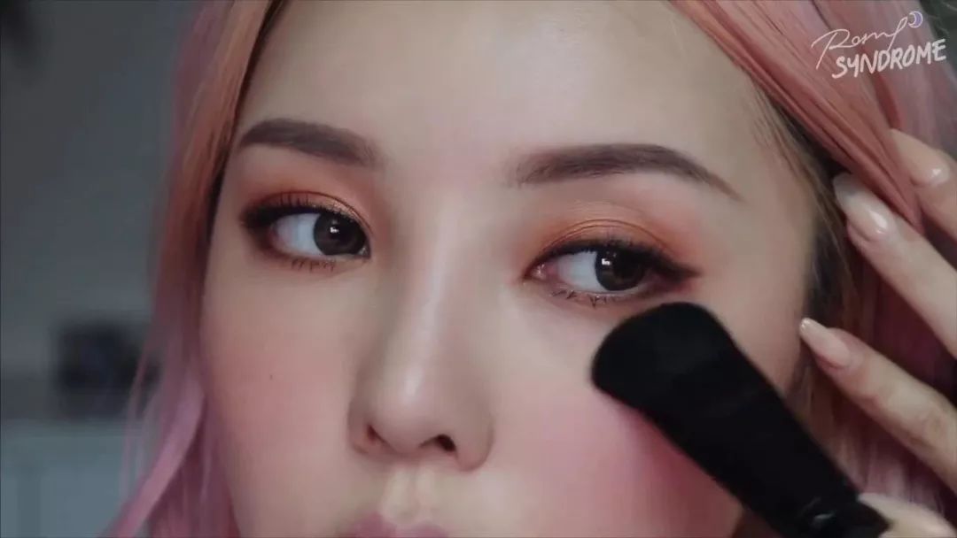 pony推荐精致眼妆,pony妆容夏日度假