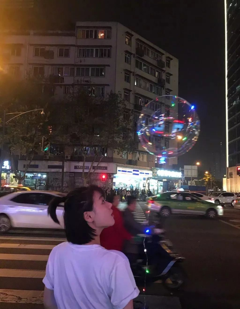 方便好看又无需打理的短发造型,给大家分享一款短发造型教程