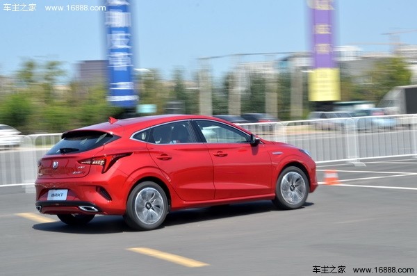 长安逸动xt两厢车16款值得购买吗,长安两厢车逸动xt测评