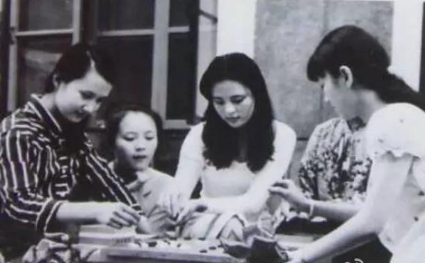 跳楼、断指、内伤……给流量明星们看下老一辈的演员如何搏命敬业