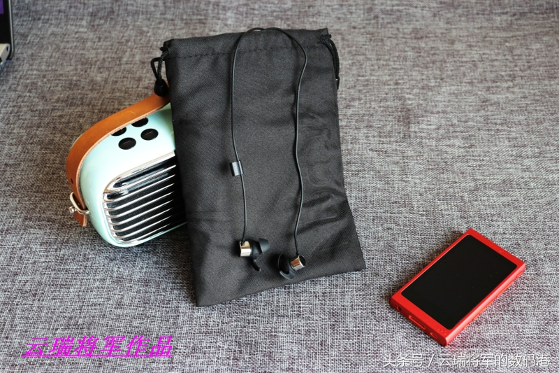 蓝牙耳机一会左耳一会右耳,蓝牙耳机一会响一会不响怎么回事