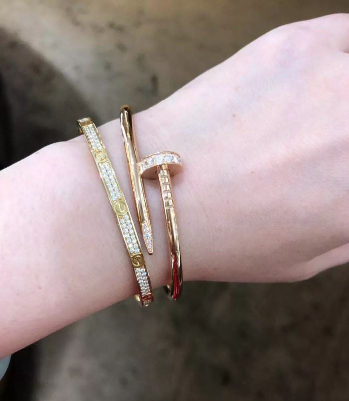 卡地亚钉子手镯哪个颜色保值,卡地亚钉子手镯经典款能卖多少钱