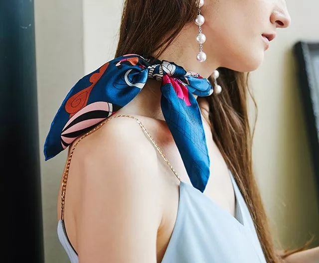 一条丝巾，省下90%的购衣钱