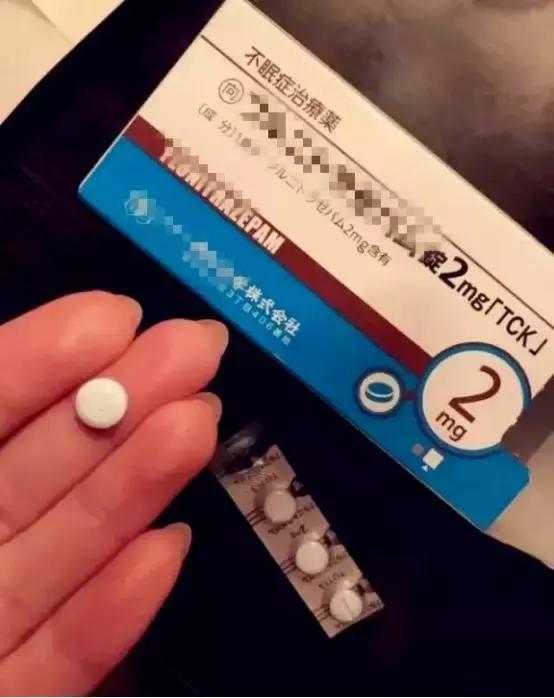 转发3000名媛实录：亲着假脸，摸着假奶，听了段假高潮？