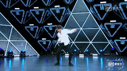 乐华七子久违的合体,乐华七子西装