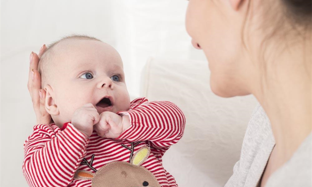 小孩偷吃鼻屎是怎么回事,宝宝把鼻屎吃下去了要紧吗