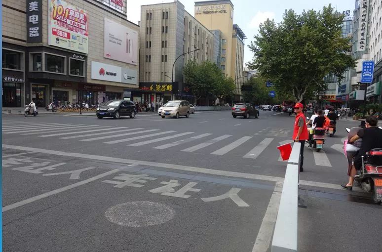 志愿者对行人交通文明劝导视频,文明交通劝导志愿者的主要任务