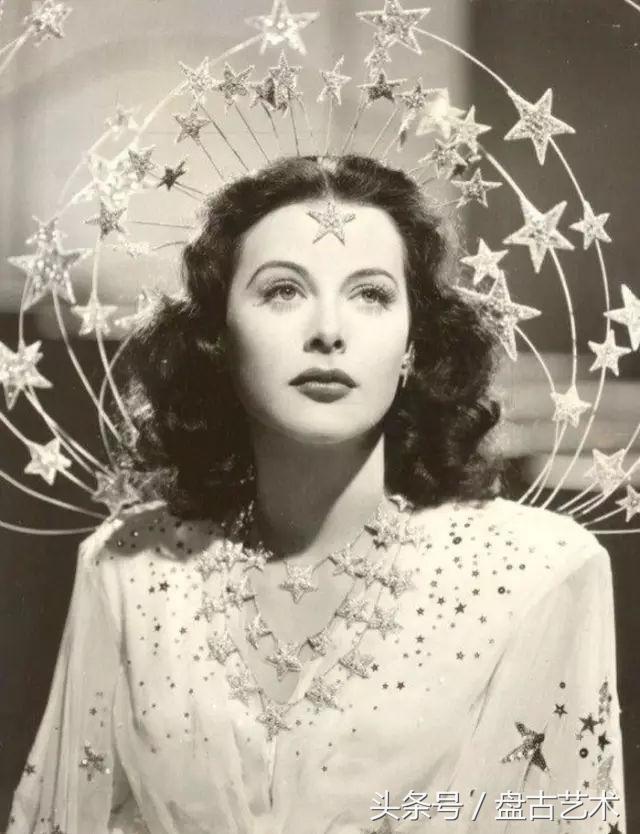 史上第一位全裸的女艺术家，她的智慧比艳照更高明（盘古文化艺术