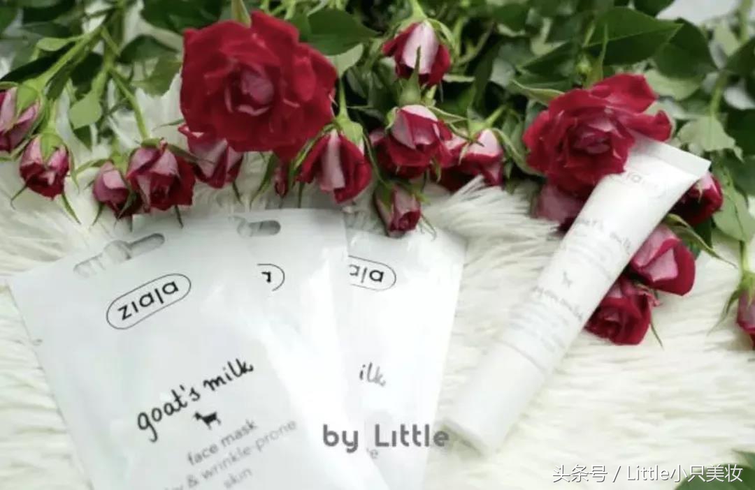 男生在女生的耳朵说悄悄话,男生和男生之间说悄悄话