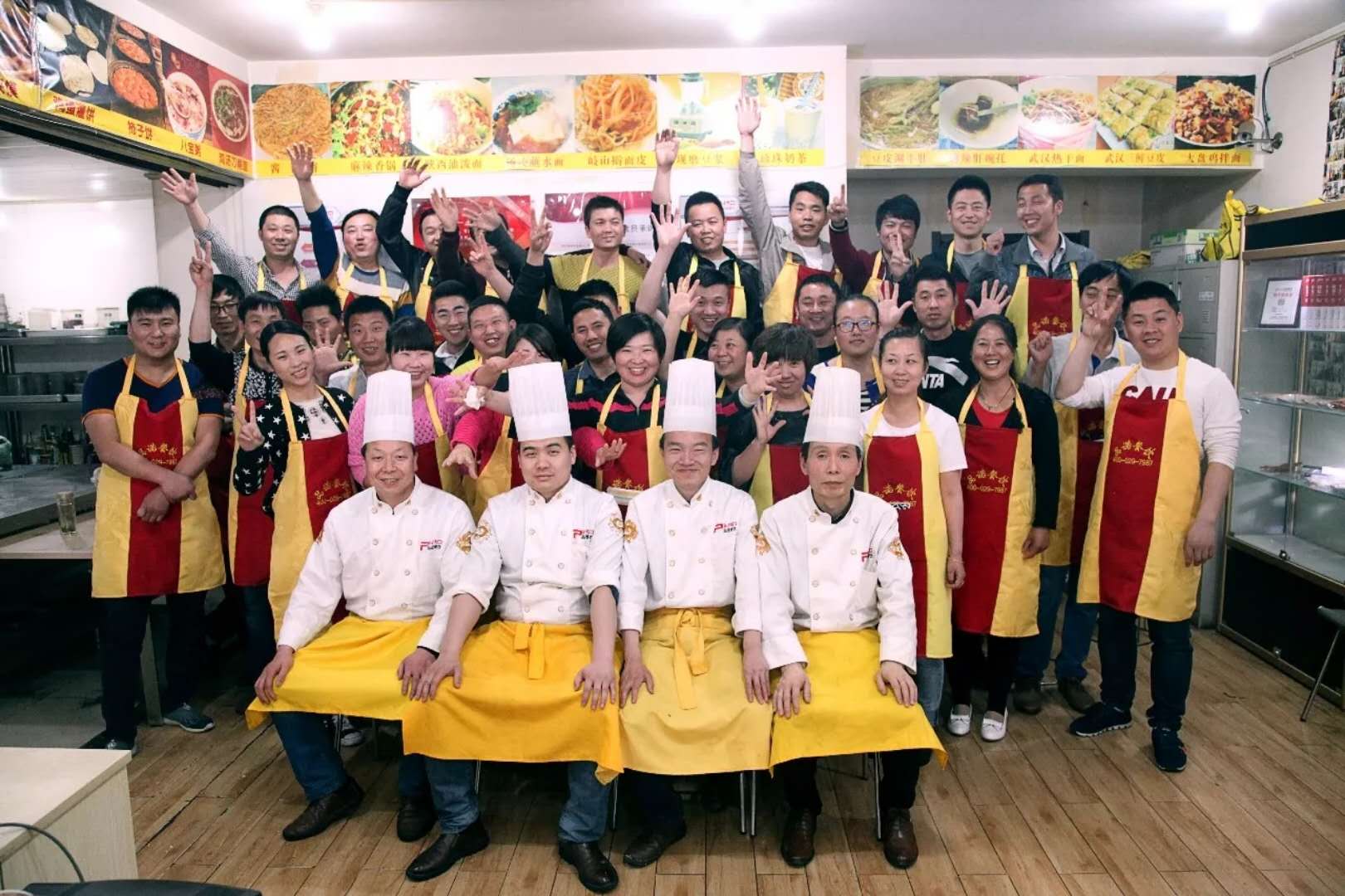 做小吃学技术和加盟哪个比较好,学小吃技术去实体店还是培训