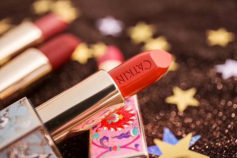 张天爱戚薇起床视频,张天爱素颜很漂亮