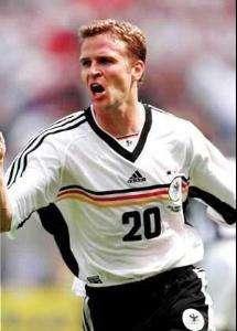 力压战神巴蒂的头球帝皇比埃尔霍夫