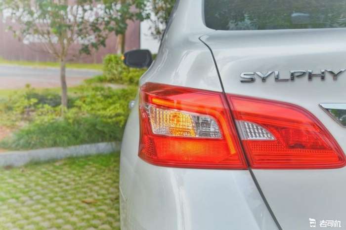 5万块日产天籁值得买吗,适合年轻人的第一辆车10万