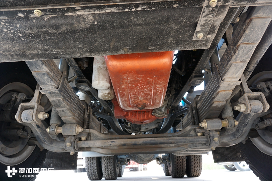 据说拉风叶大件都没有问题，这是国产重载卡车市场的又一悍将？