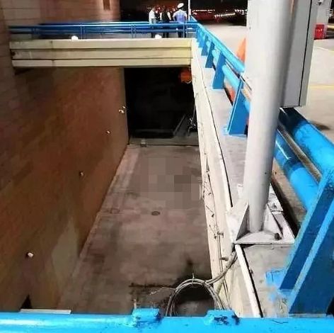 浦东机场女子坠亡辟谣,女子代购被海关罚款