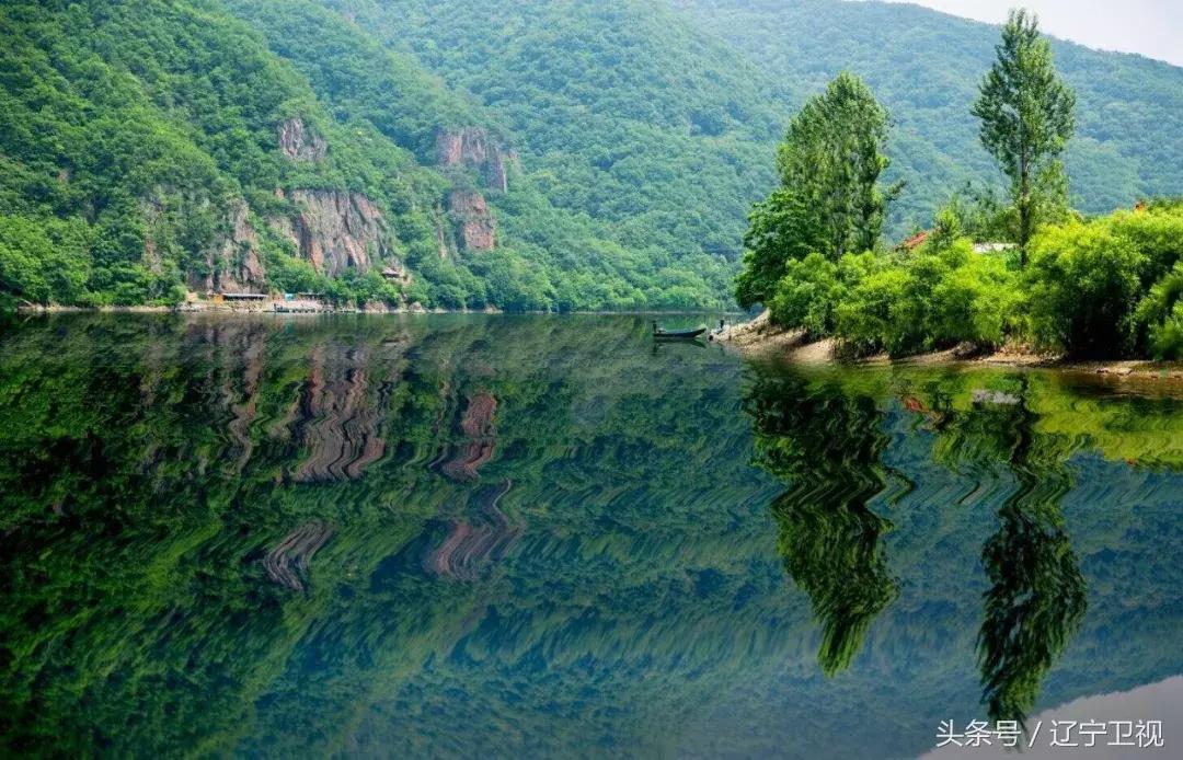 盛满欢乐，洒满真情，昨夜鸭绿江畔热情无眠！