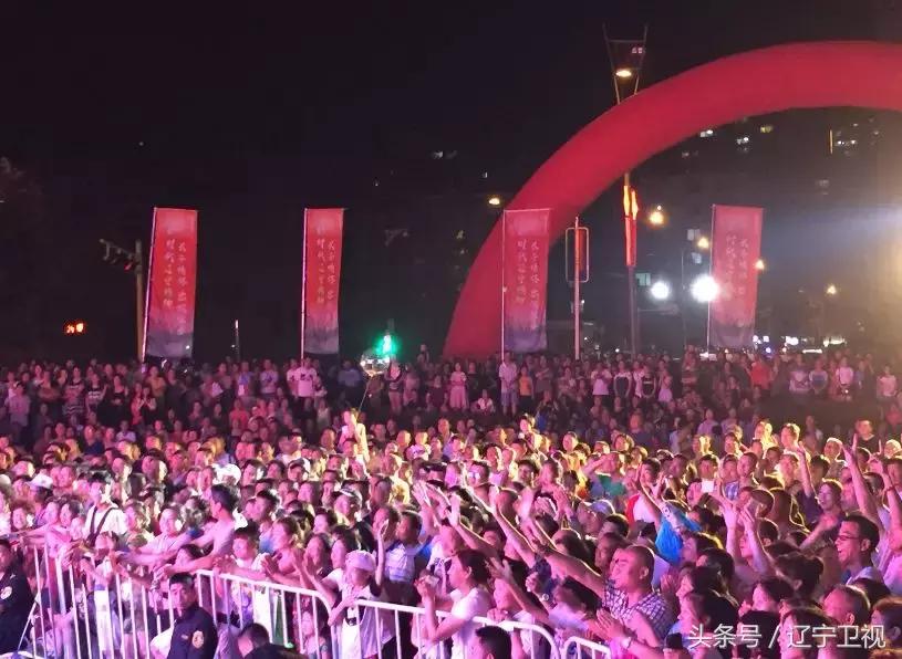 盛满欢乐，洒满真情，昨夜鸭绿江畔热情无眠！