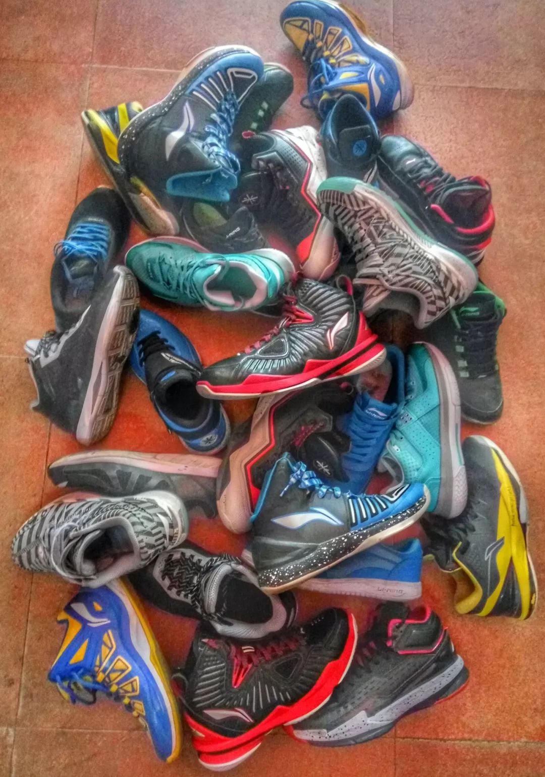 “鞋子不好买了，连FAKE水平也更高了”｜李宁的老鞋迷们