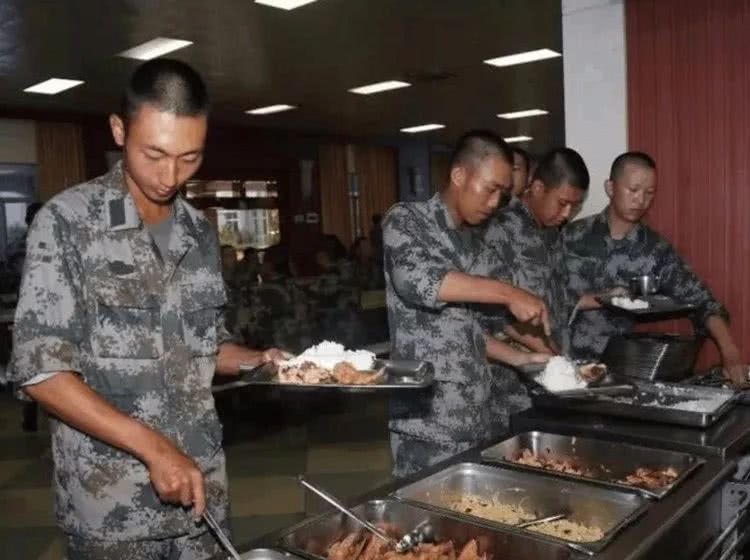 国足吃什么伙食,国足伙食一天吃多少