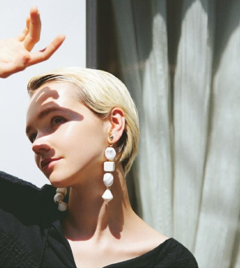 老穿黑色太沉闷怎么搭配,黑色单品怎样穿才能气场全开