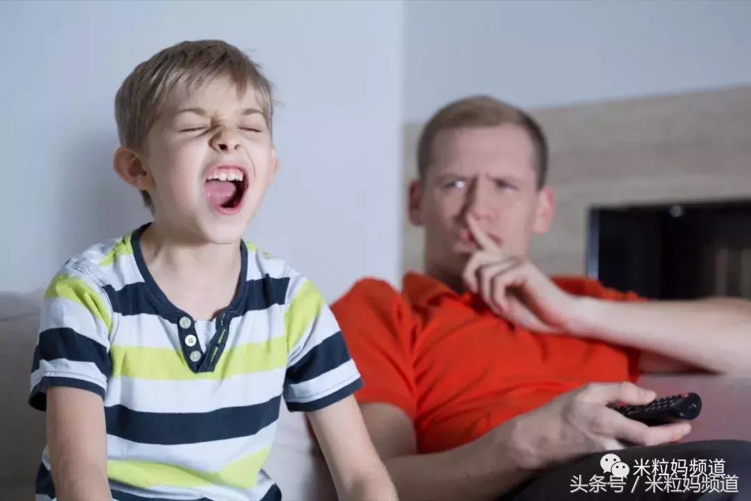 11岁男孩子对妈妈的指责,孩子顶嘴家长当众打孩子后果