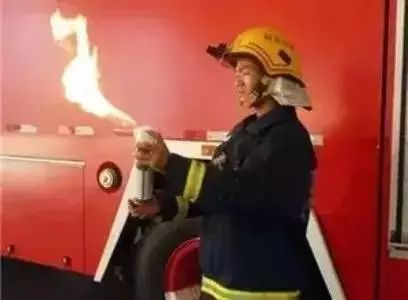 “老公水开了，帮我倒面粉吧”瞬间家毁人亡！