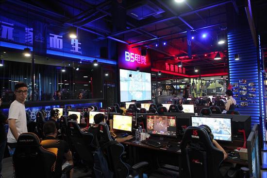 只会办比赛?不!这才是电竞馆该做的