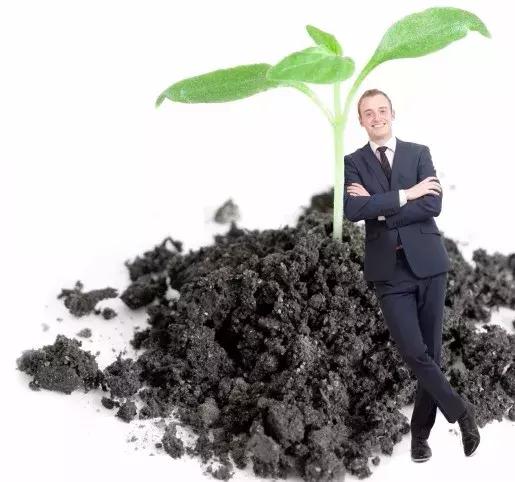 男人尿尿分叉是怎么回事啊,男人小便尿得远是什么原因