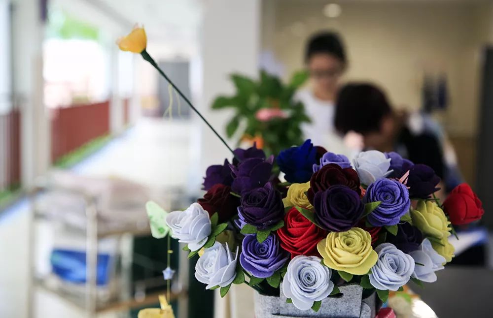 智能卫生护理机器人,自动化清洁厕所的机器人