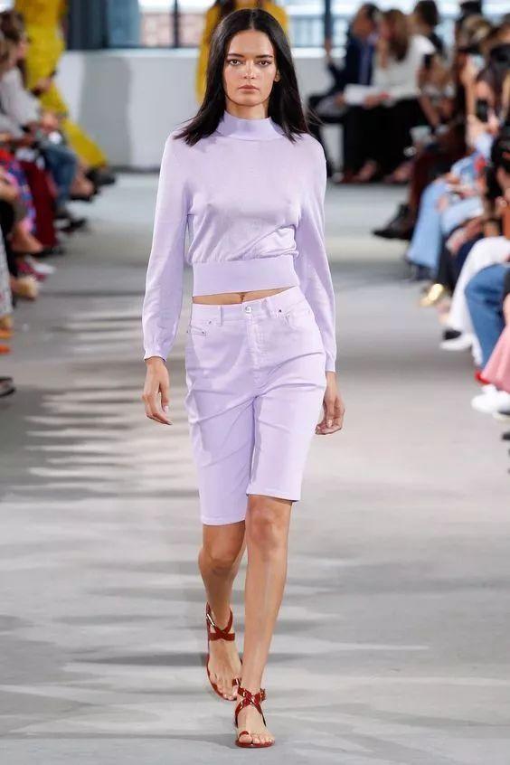 到公司上班可以穿短裤吗 (短裤怎么穿出高级范儿)