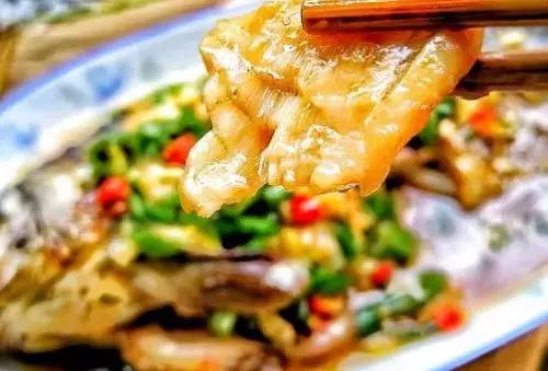 煎鱼只要学会这两点保证不会粘锅,煎鱼入味又不破皮全靠这招