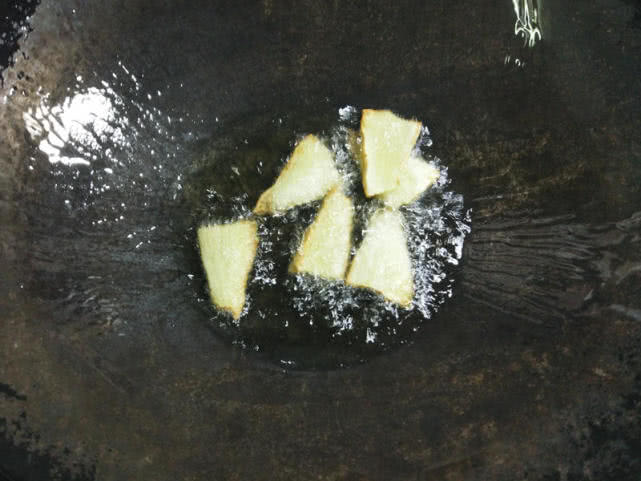 怎么煎鱼粘锅掉皮什么原因,煎鱼掉皮怎么继续做红烧鱼