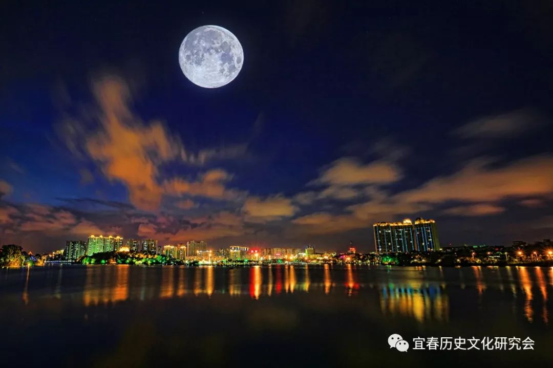 我向青天问明月文/任桃英