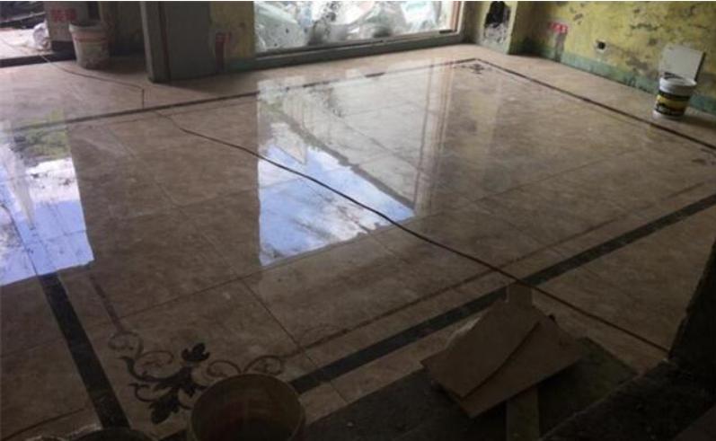 铺水刀拼花，师傅收费3000块，没想到他铺好只花了两天时间