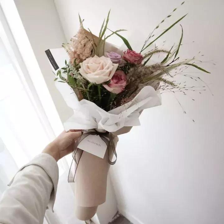 不同颜色玫瑰代表的花语,情人节送自己的玫瑰花语