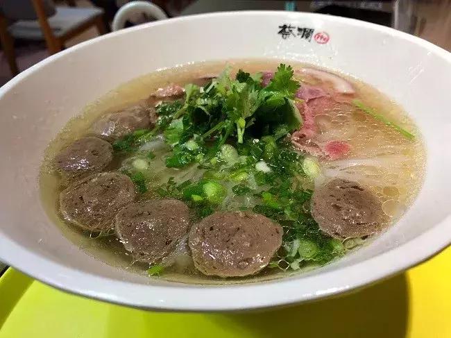 蔡澜开店：2.5小时排队换不来一生难忘的牛肉粉