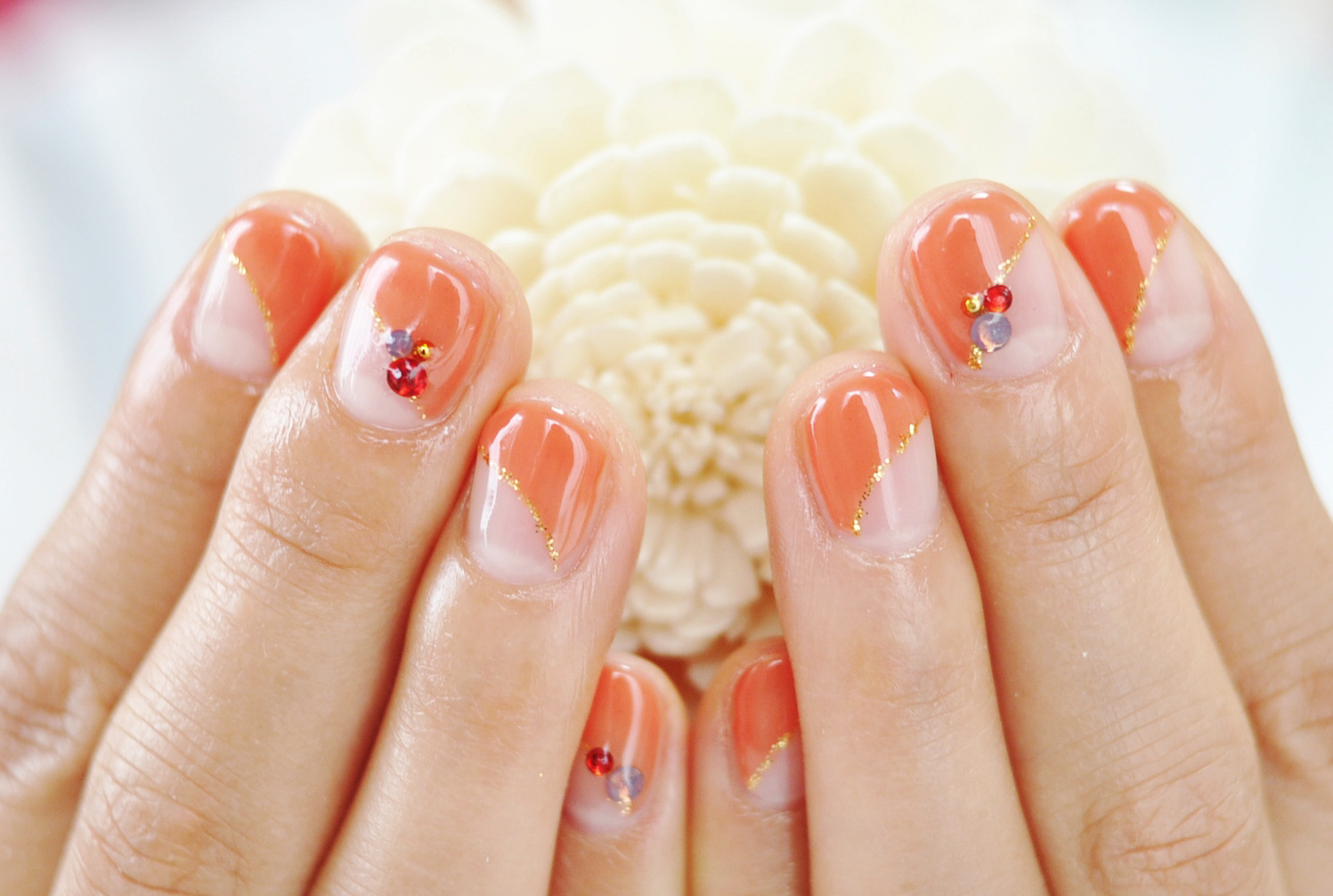 想要闪闪发光的美甲,美甲简单款式显白巧克力色