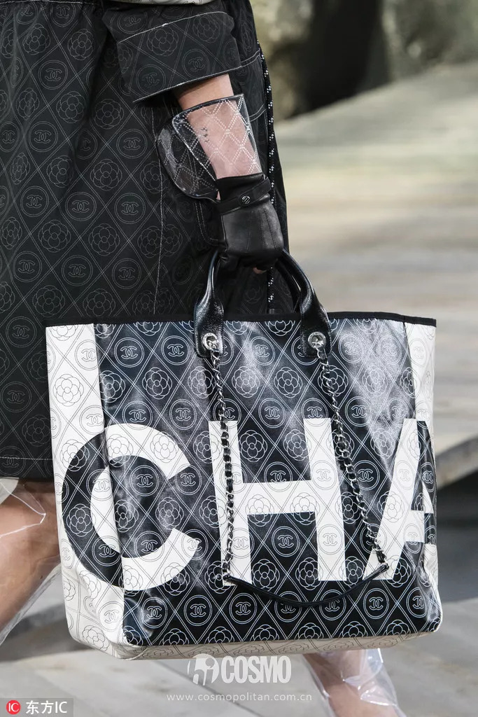 一款给杨幂穿火的包包,杨幂同款牛仔lv包