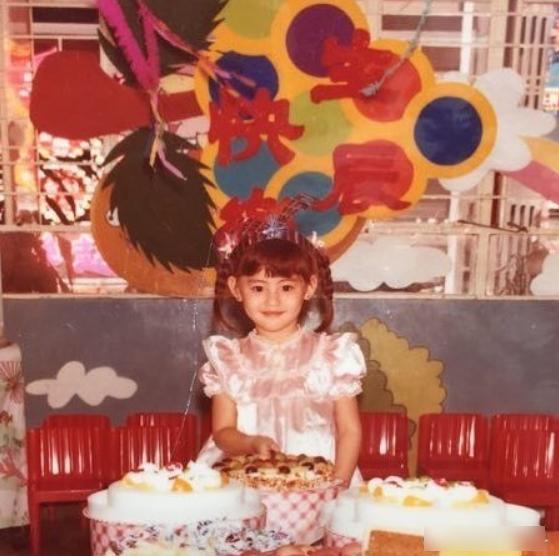 谢霆锋回应张柏芝三胞胎,张柏芝晒肚子隆起照引发猜测