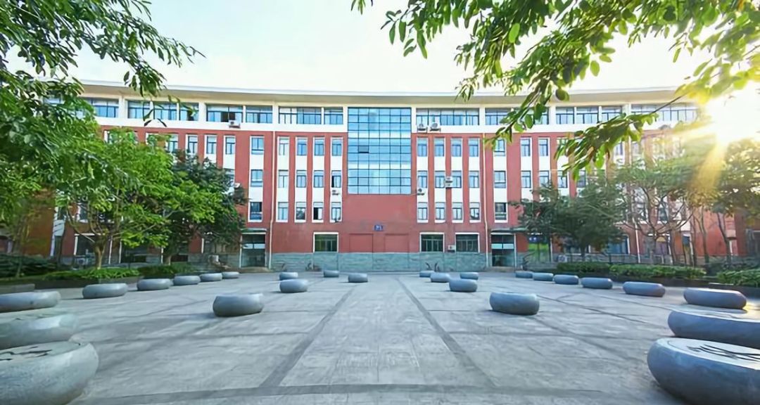 比二本线高一点的学校,比二本线多1分的本科能被录取吗