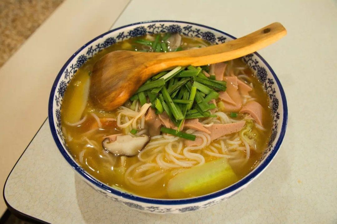 比二本线高一点的学校,比二本线多1分的本科能被录取吗