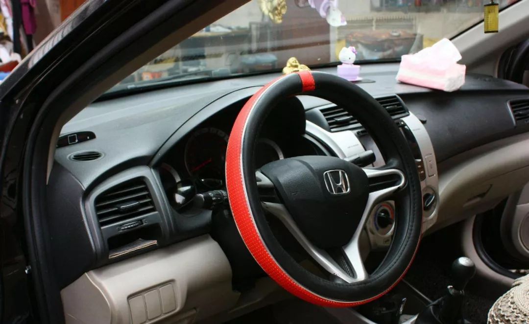 有车的请注意！这些东西千万别往车内放