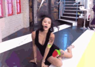 胸部撑起一滩水！被开价50万一晚，她是台湾超致命的Sneaker女孩