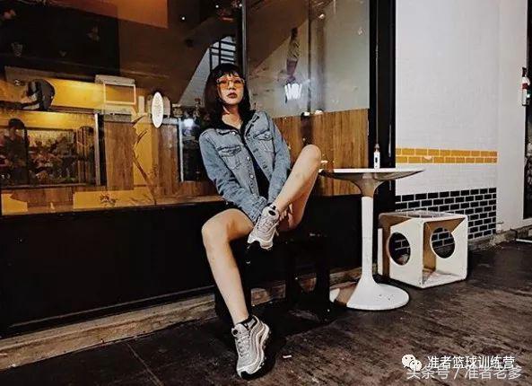 胸部撑起一滩水！被开价50万一晚，她是台湾超致命的Sneaker女孩