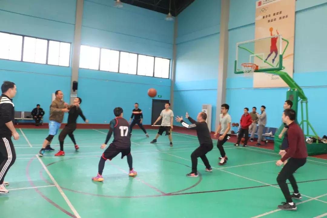 派出所上班的警察真的很忙吗,派出所民警出差的原因