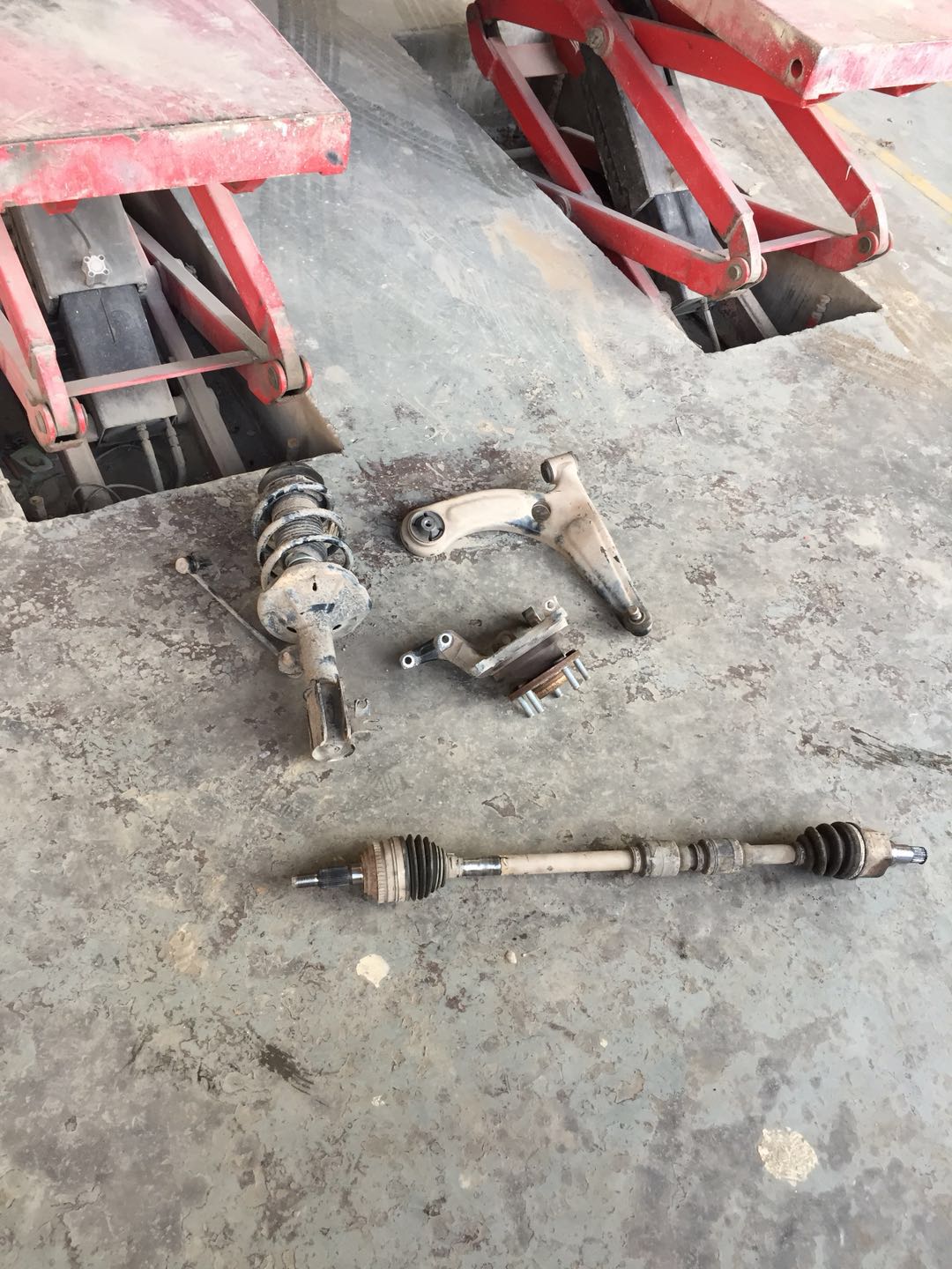 宝骏730不扶方向盘车跑偏正常吗,宝骏730跑偏可以年检吗