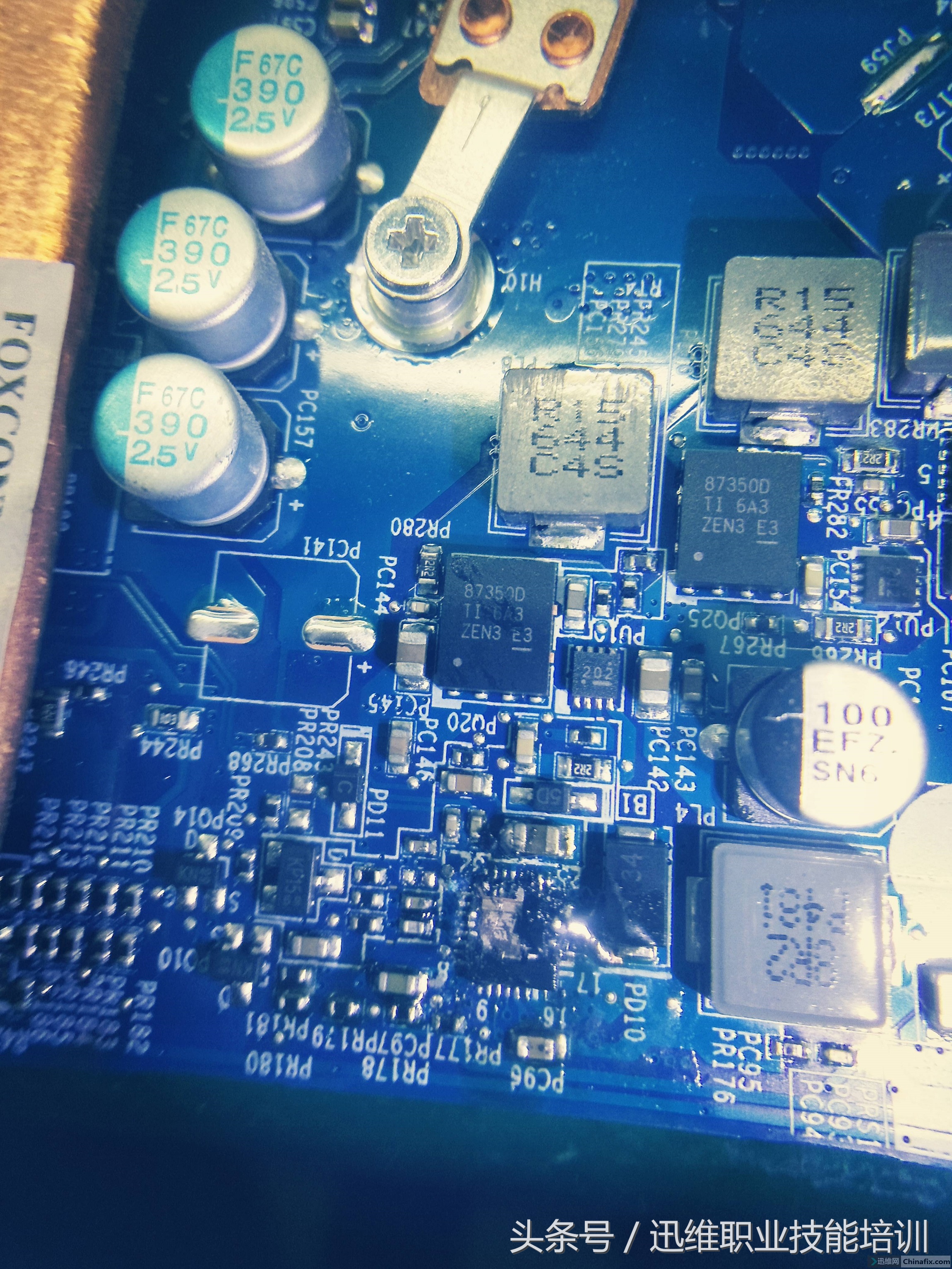 炫龙游戏本吃鸡时烧坏主板，大神“刮骨疗伤”，花了20元竟救活了