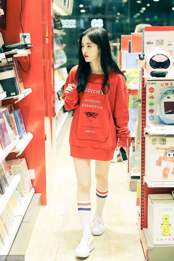 初秋穿衣“腿精”有套路下衣失踪学生袜帮你远离老寒腿